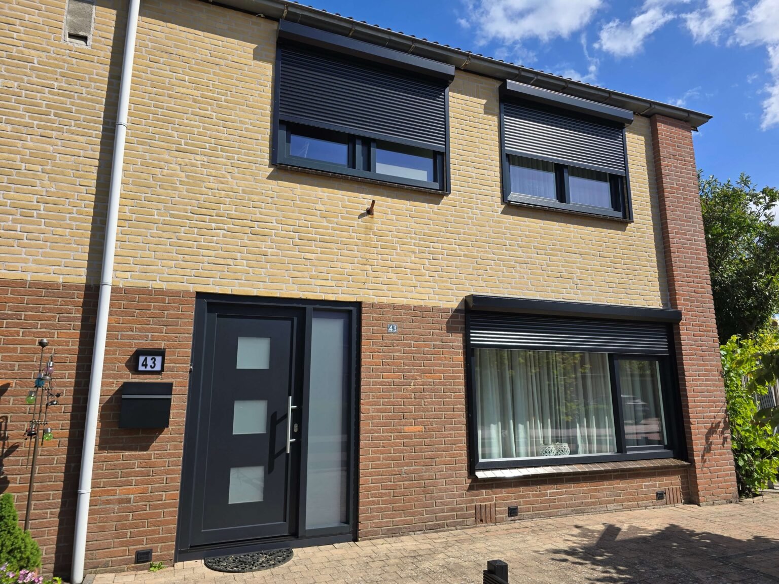 Voorkant Kunststof kozijnen met rolluiken